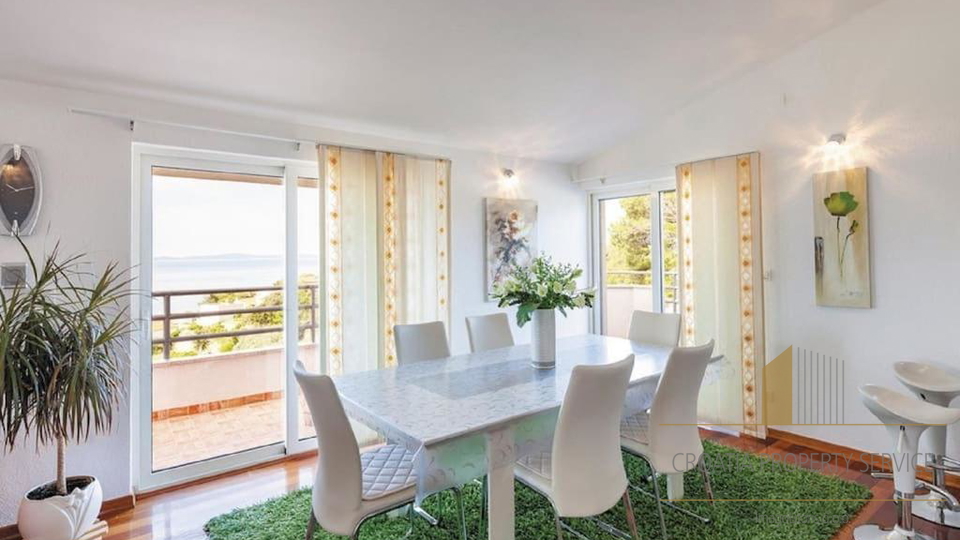Luxurious villa with a swimming pool and sea view in the vicinity of Split!