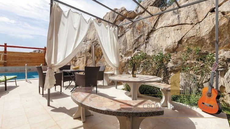 Luxurious villa with a swimming pool and sea view in the vicinity of Split!