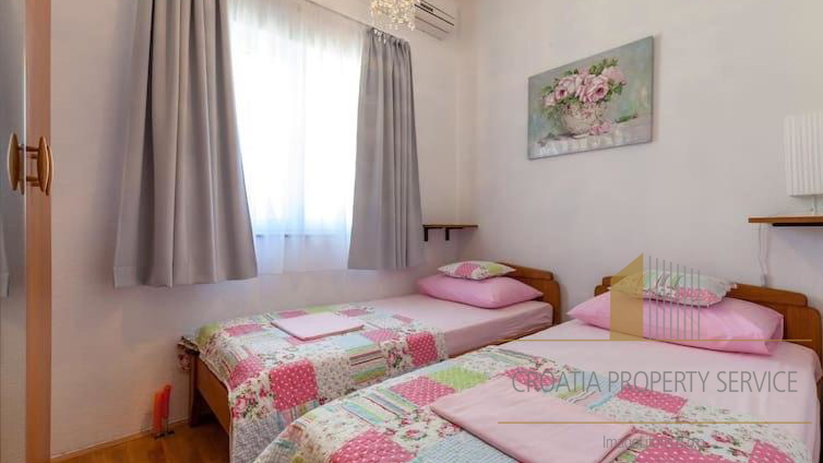 Luxurious villa with a swimming pool and sea view in the vicinity of Split!