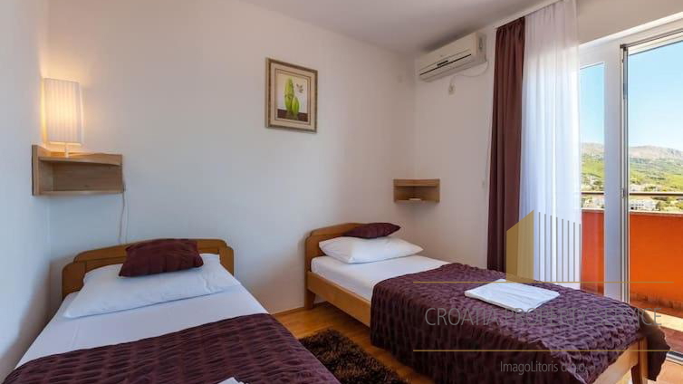 Luxurious villa with a swimming pool and sea view in the vicinity of Split!