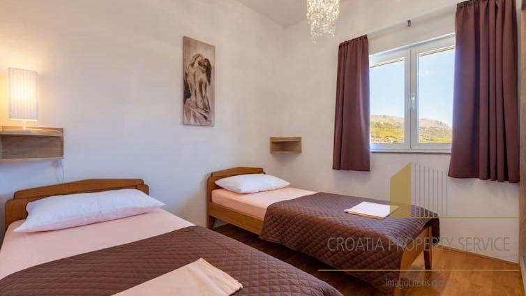 Luxurious villa with a swimming pool and sea view in the vicinity of Split!