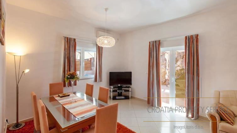 Luxurious villa with a swimming pool and sea view in the vicinity of Split!