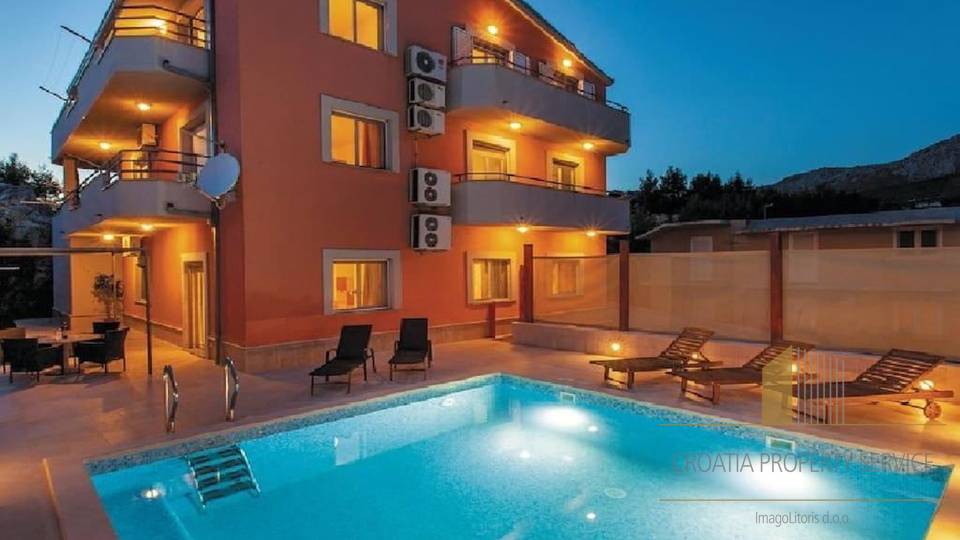 Luxurious villa with a swimming pool and sea view in the vicinity of Split!