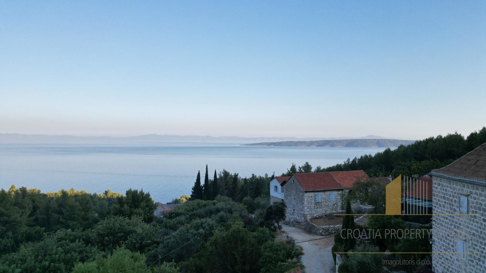 Unique investment opportunity: Stone house with additional land - Jelsa, island of Hvar!