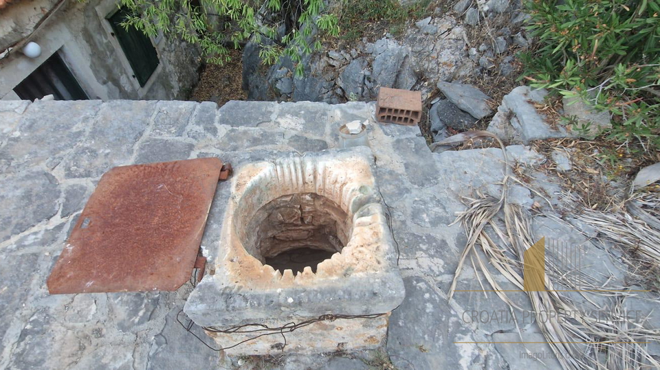Unique investment opportunity: Stone house with additional land - Jelsa, island of Hvar!