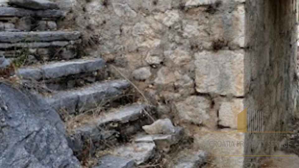 Unique investment opportunity: Stone house with additional land - Jelsa, island of Hvar!