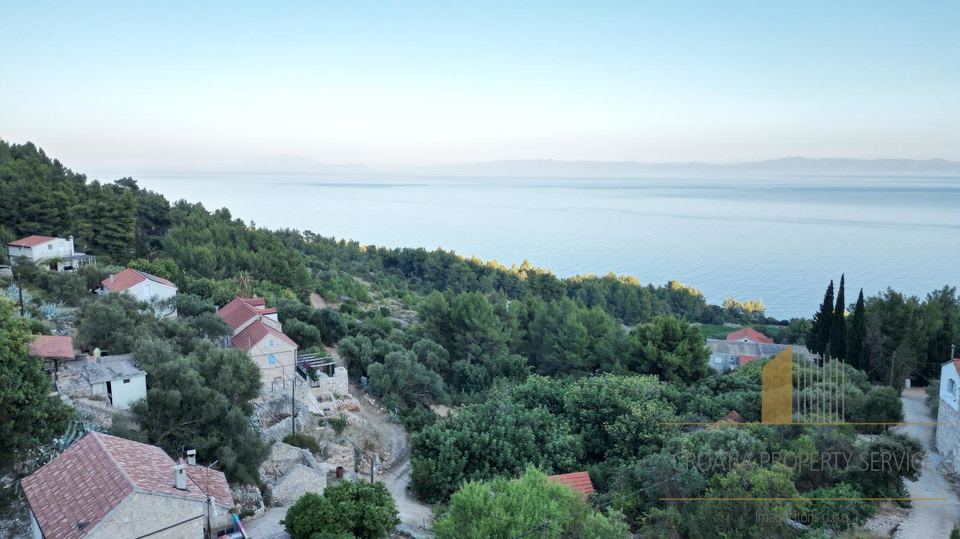 Unique investment opportunity: Stone house with additional land - Jelsa, island of Hvar!