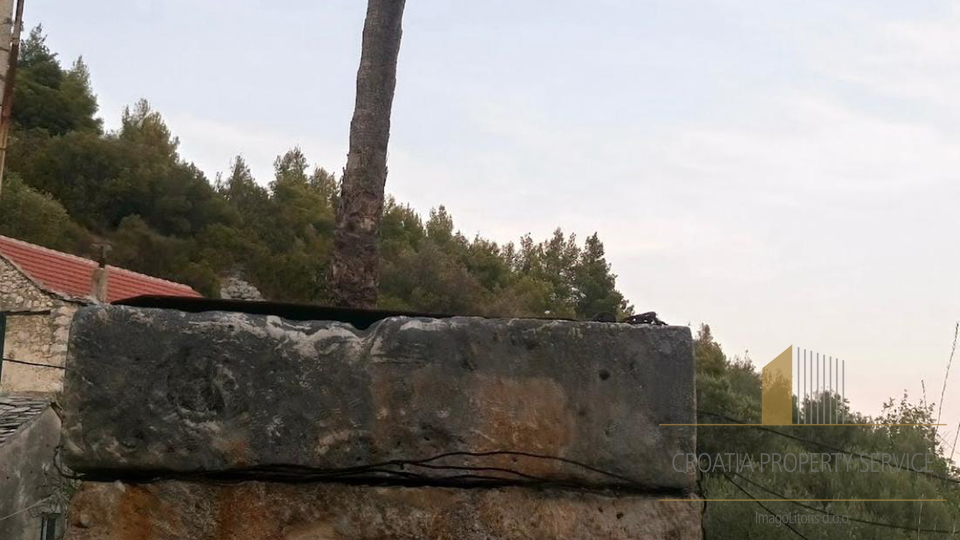 Unique investment opportunity: Stone house with additional land - Jelsa, island of Hvar!