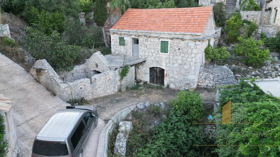 Unique investment opportunity: Stone house with additional land - Jelsa, island of Hvar!