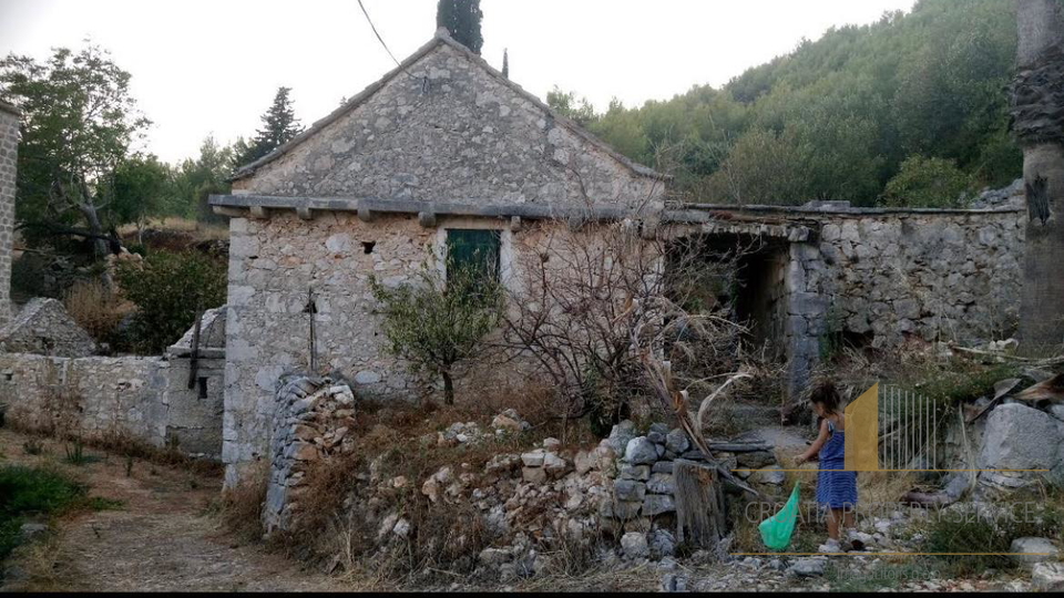 Unique investment opportunity: Stone house with additional land - Jelsa, island of Hvar!