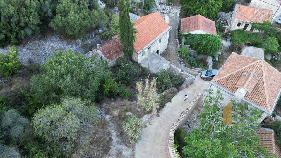 Unique investment opportunity: Stone house with additional land - Jelsa, island of Hvar!