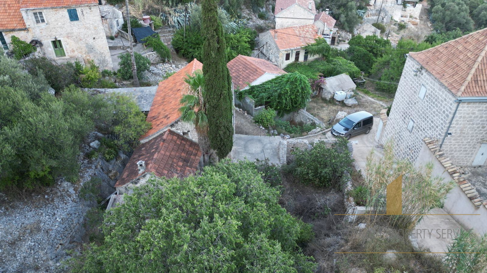 Unique investment opportunity: Stone house with additional land - Jelsa, island of Hvar!