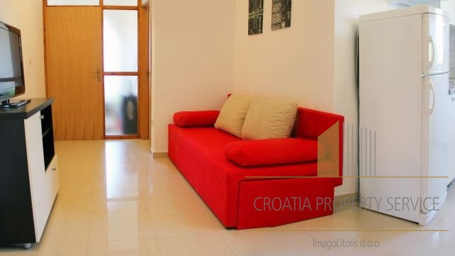 Prekrasna apartmajska hiša 50 m od morja v Rogoznici!