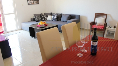 Prekrasna apartmajska hiša 50 m od morja v Rogoznici!