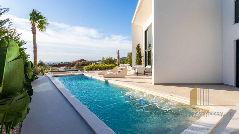 Spektakularna vila z odprtim pogledom na morje na ekskluzivni lokaciji v Primoštenu!