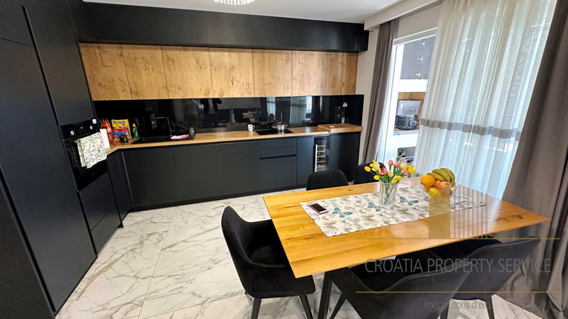 Wunderschöne Dreizimmerwohnung mit 137 m2 - Makarska!