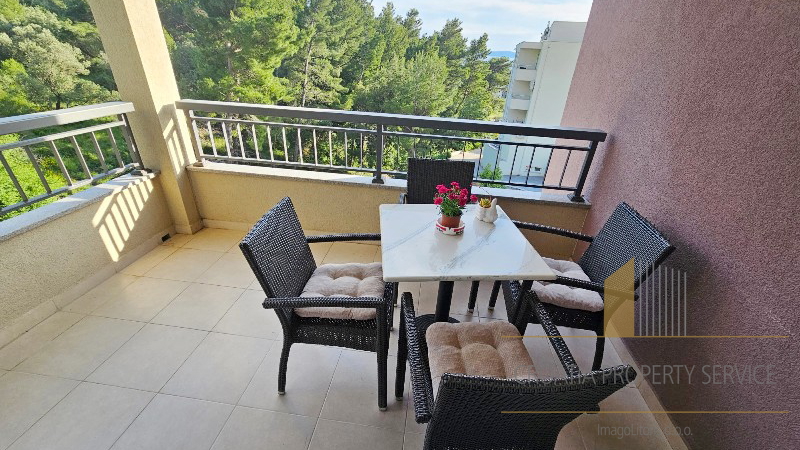Beautiful two-room apartment in the western part of the city – Makarska!
