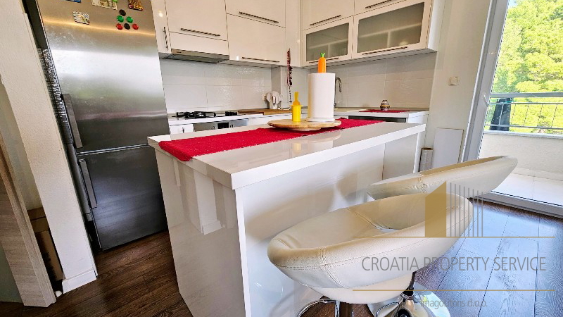 Beautiful two-room apartment in the western part of the city – Makarska!