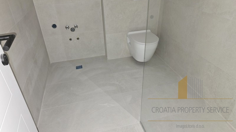 Appartamento attraente con vista sul mare in nuova costruzione – Makarska!