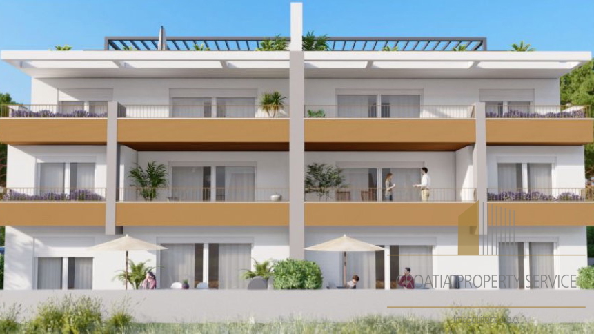 Atraktivan stan s vrtom u urbanoj vili 230 m od mora u okolici Splita!