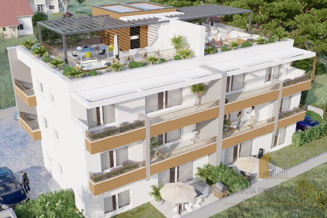 Atraktivan stan s vrtom u urbanoj vili 230 m od mora u okolici Splita!