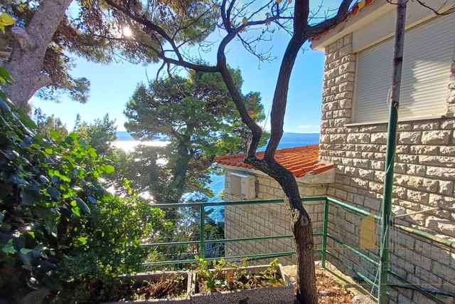 Exceptional House in the First Row by the Beach in Stanići on the Omiš Riviera!