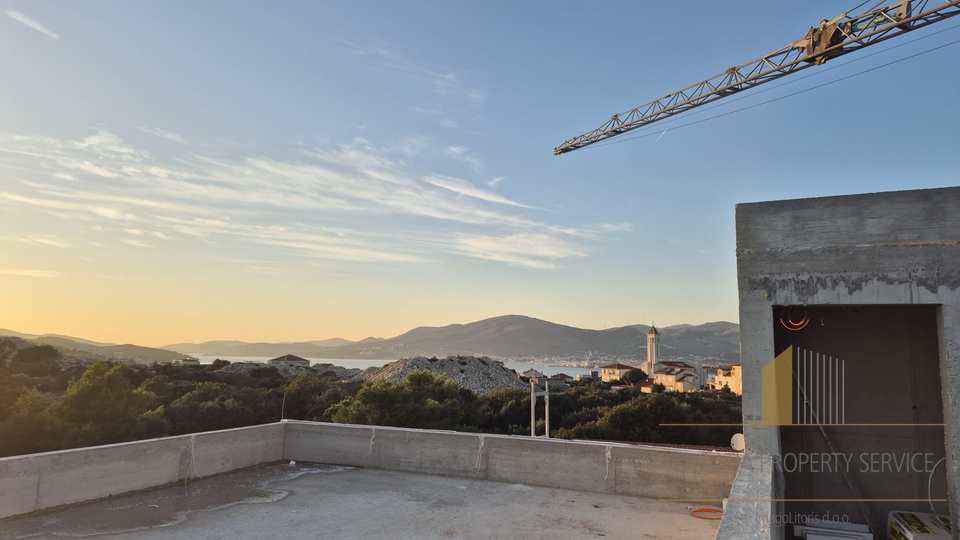 Luxury penthouse with terrace and sea view on the island of Čiovo!