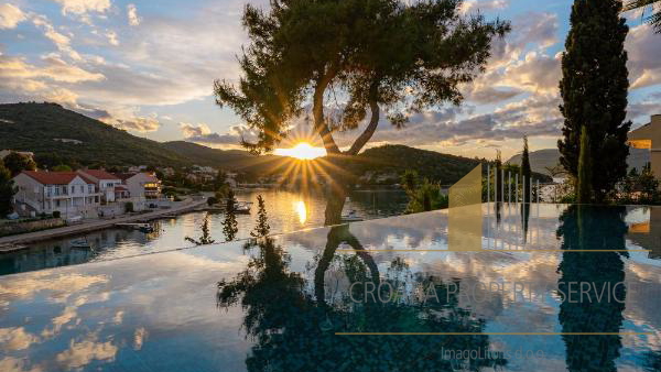 Vila esclusiva in prima fila sul mare nell'isola di Korčula - Un perfetto paradiso mediterraneo!