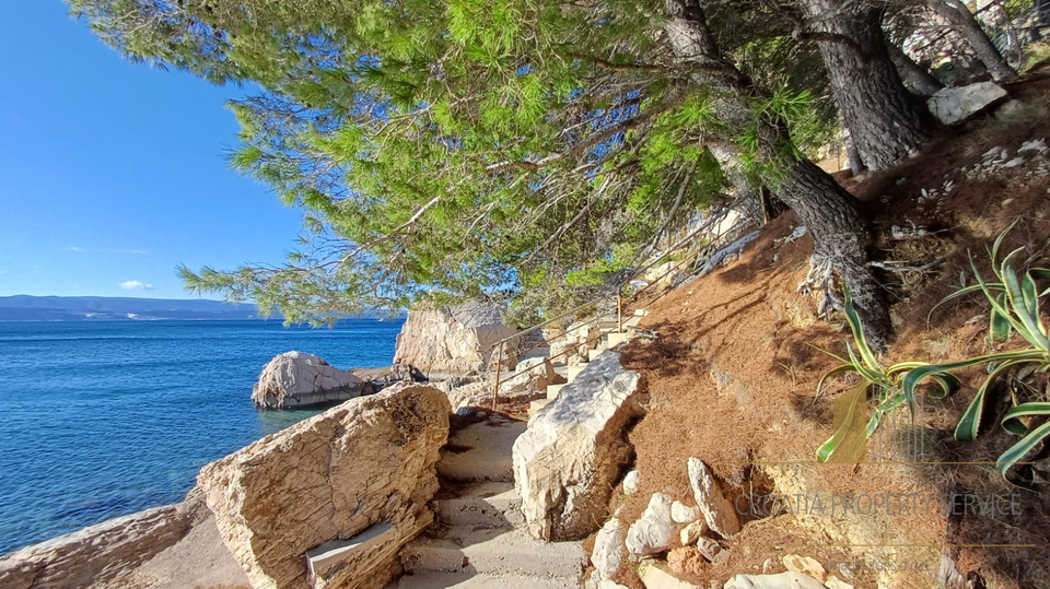 Einzigartige Gelegenheit – Haus in traumhafter Lage, nur 20 Meter vom Meer und einem Sandstrand entfernt!