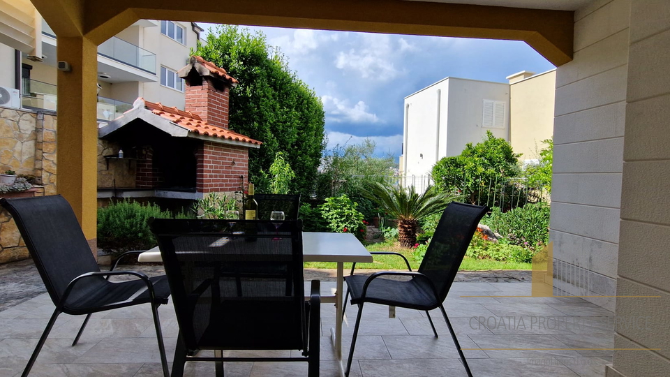 Luxury apartment house with a beautiful sea view, 35 meters from the sea on Čiovo!