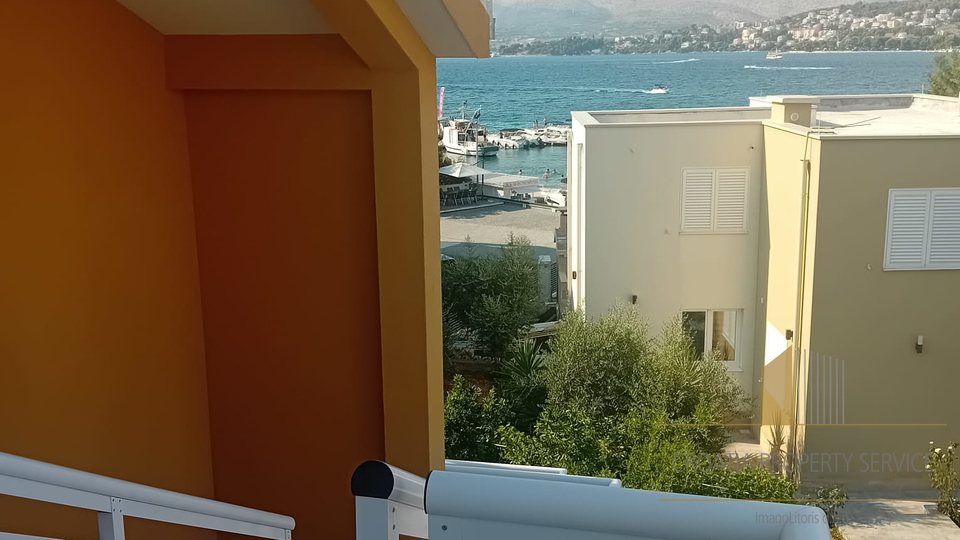 Luxury apartment house with a beautiful sea view, 35 meters from the sea on Čiovo!