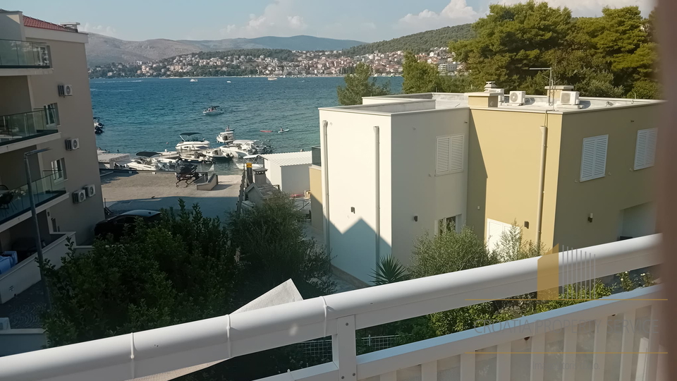 Luxury apartment house with a beautiful sea view, 35 meters from the sea on Čiovo!