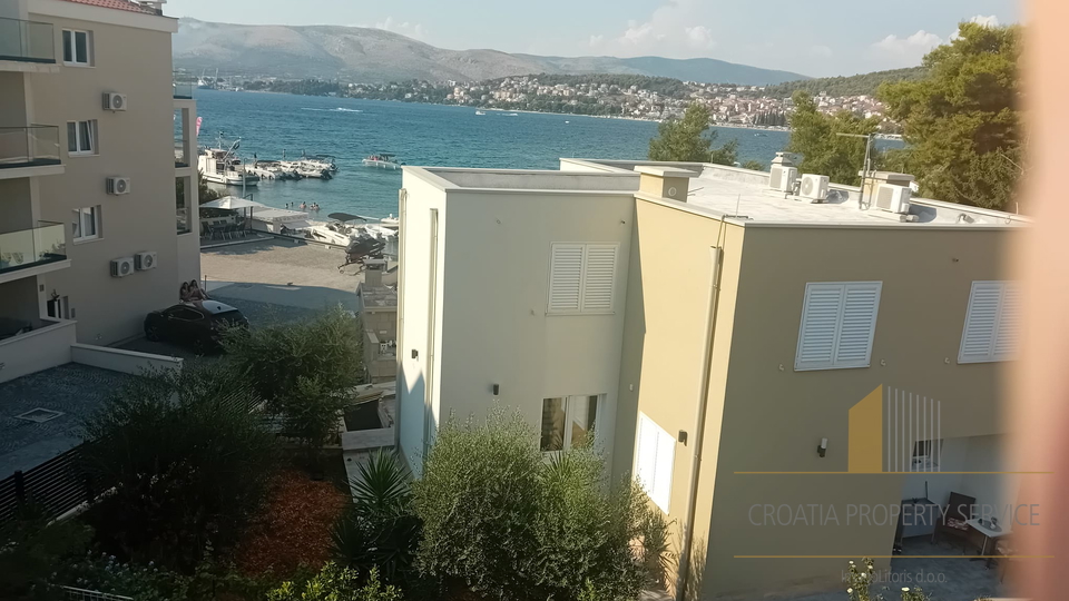 Luxury apartment house with a beautiful sea view, 35 meters from the sea on Čiovo!