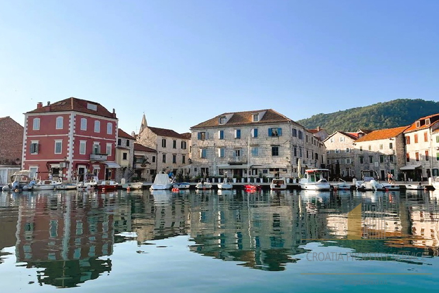 A stone house with a loggia in the Old Town, 90 meters from the waterfront! Island of Hvar!