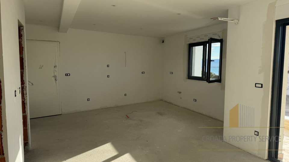 Apartment in a modern newly built building, second row from the beach near Split!