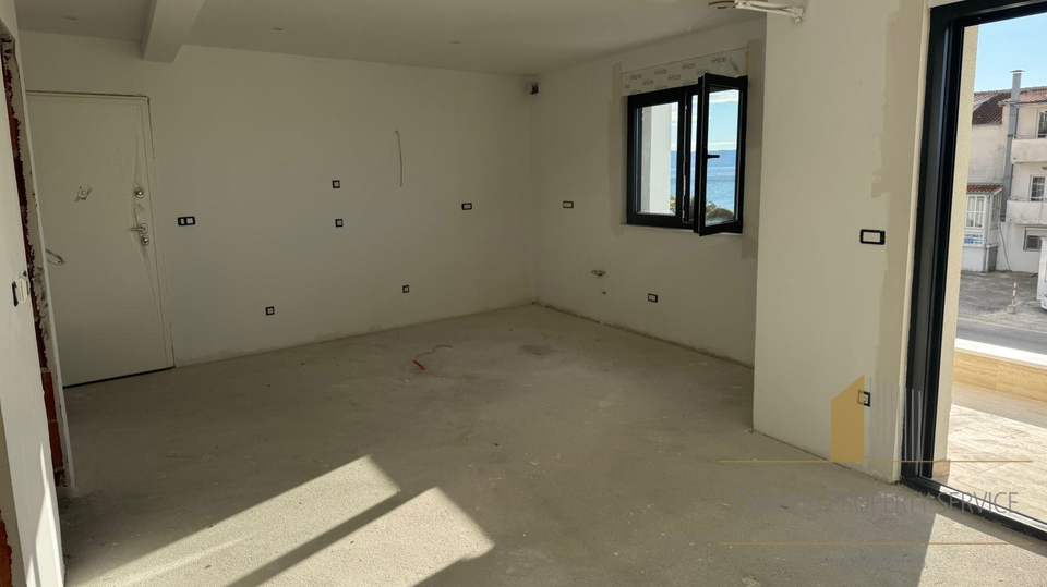 Apartment in a modern newly built building, second row from the beach near Split!