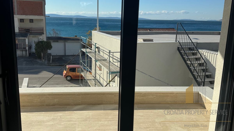 Apartment in a modern newly built building, second row from the beach near Split!