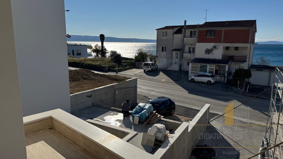 Apartment in a modern newly built building, second row from the beach near Split!