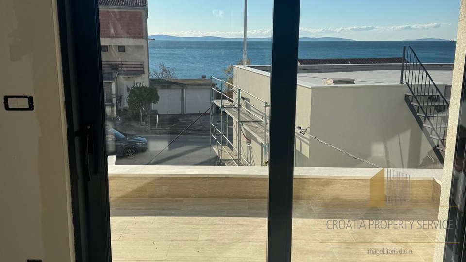 Apartment in a modern newly built building, second row from the beach near Split!