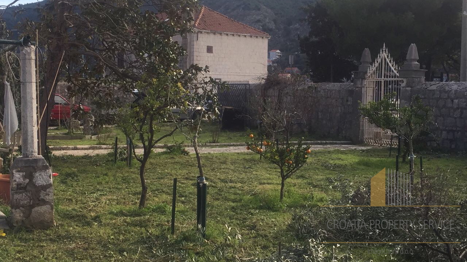 HOUSE FOR RECONSTRUCTION THE FIRST ROW TO THE SEA IN MOKOŠICA, DUBROVNIK!