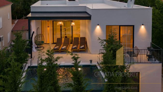 Luxury modern villa 100 meters from the Sea near Zadar – A perfect opportunity!