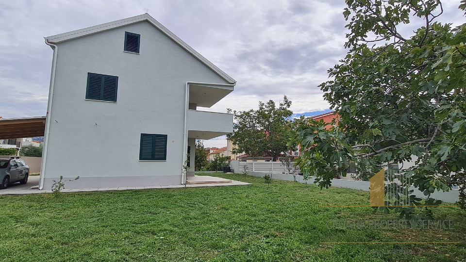 Spacious family house in an exceptional location in Kaštel Lukšić!