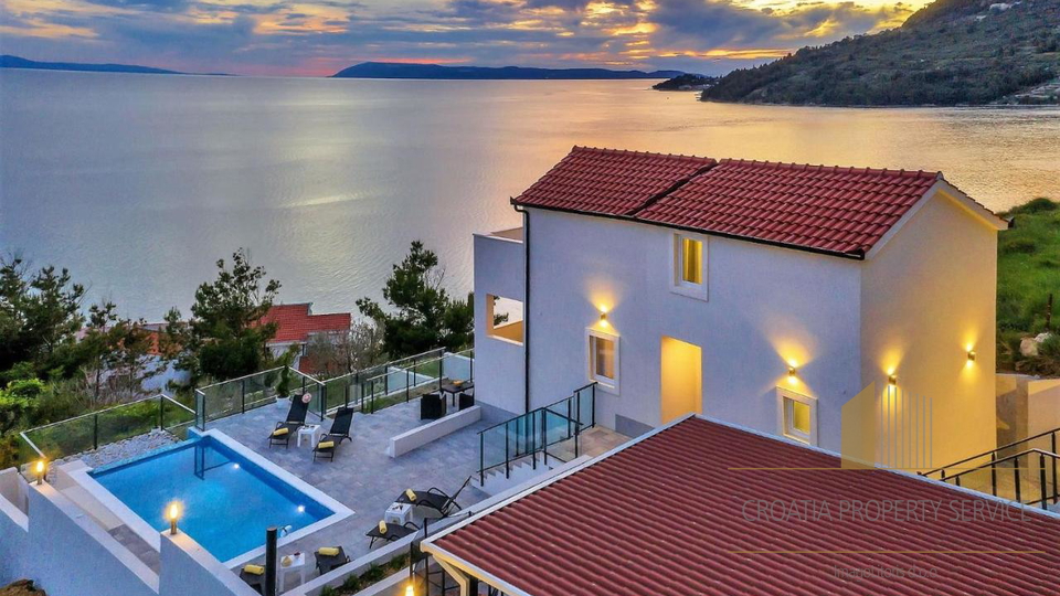 A beautiful new villa, just 70 meters from the sea on the Makarska Riviera!