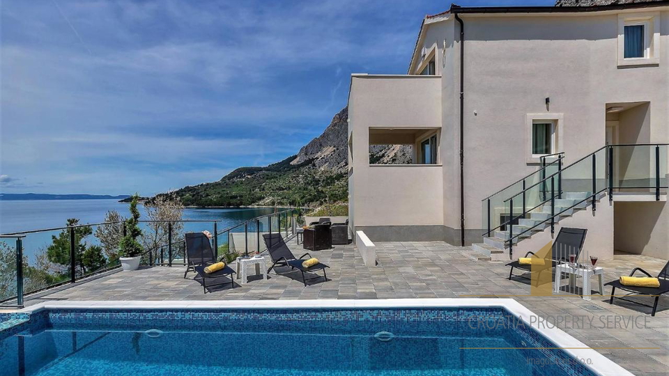 A beautiful new villa, just 70 meters from the sea on the Makarska Riviera!