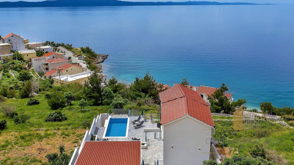 A beautiful new villa, just 70 meters from the sea on the Makarska Riviera!