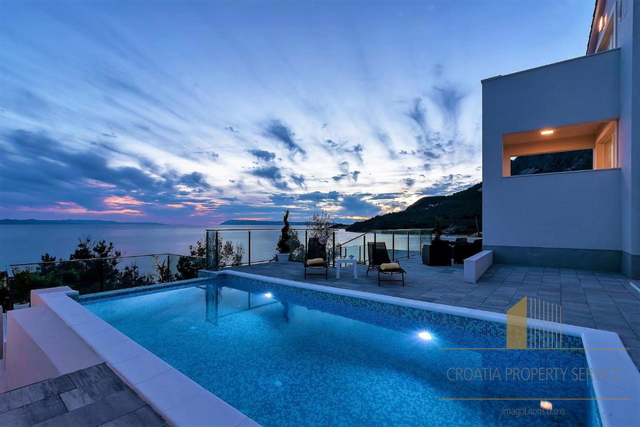 A beautiful new villa, just 70 meters from the sea on the Makarska Riviera!