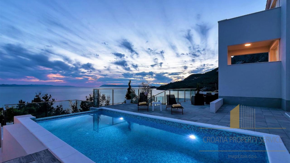 A beautiful new villa, just 70 meters from the sea on the Makarska Riviera!