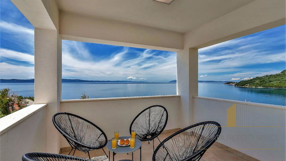 A beautiful new villa, just 70 meters from the sea on the Makarska Riviera!