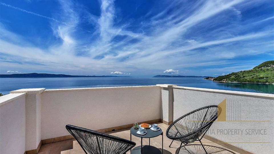 A beautiful new villa, just 70 meters from the sea on the Makarska Riviera!