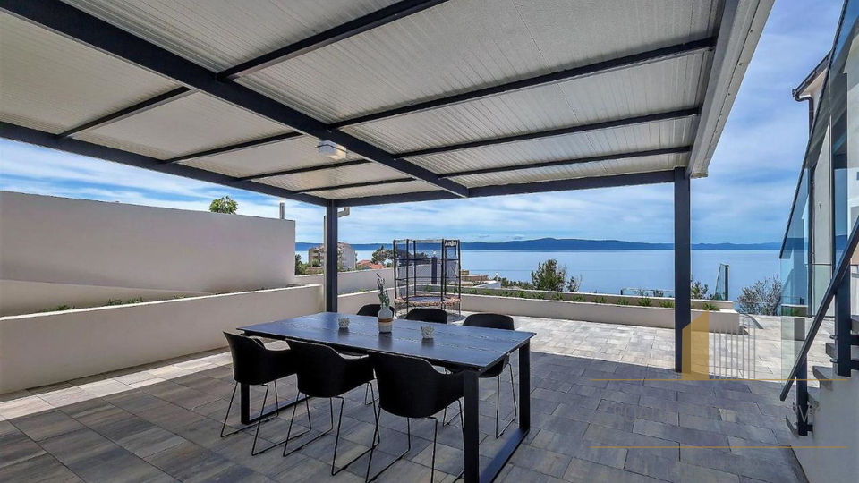 A beautiful new villa, just 70 meters from the sea on the Makarska Riviera!